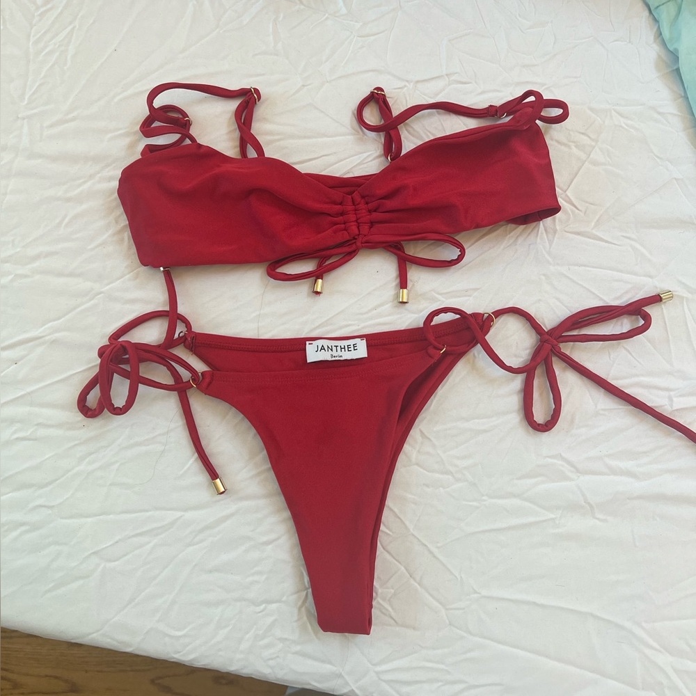 janthee Berlin bikini, great condition, selling as set